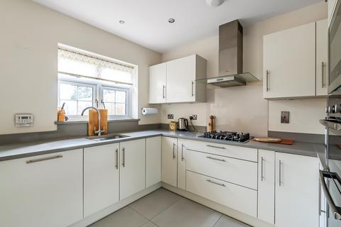 15a Grange Close, Edenbridge, TN8 5LT