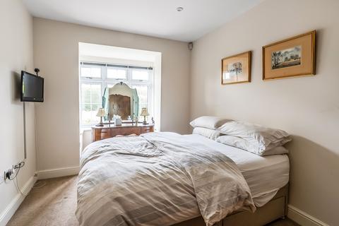 15a Grange Close, Edenbridge, TN8 5LT