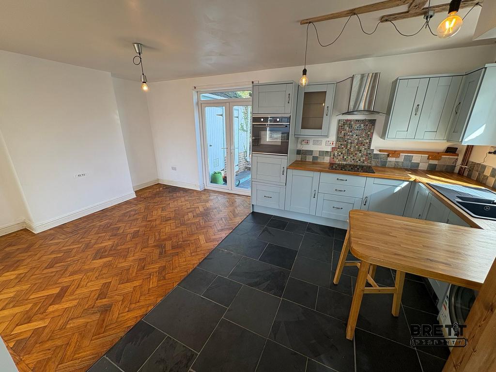 Kitchen/Dining