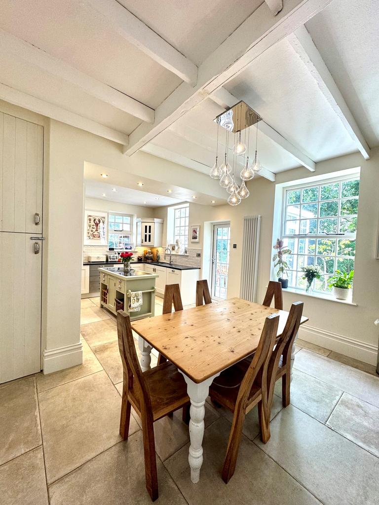 Kitchen (3).jpg