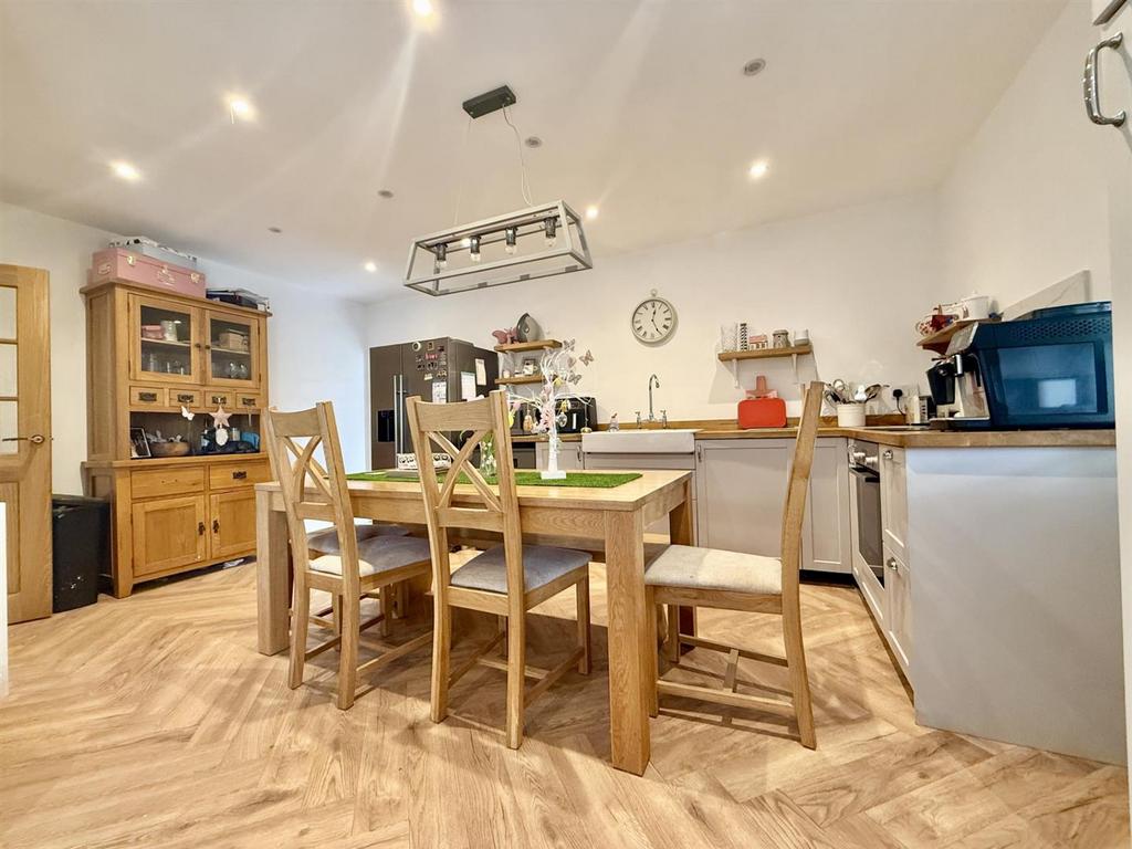 Kitchen Diner.jpg