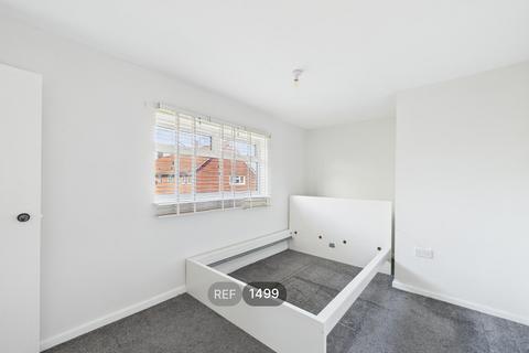 2 bedroom terraced house to rent, 7 Datchet Garth, HU4 7EP