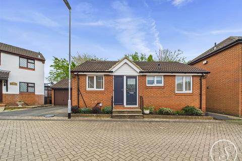 2 bedroom detached bungalow for sale, High Bank View, Leeds