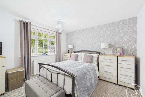 2 bedroom detached bungalow for sale, High Bank View, Leeds
