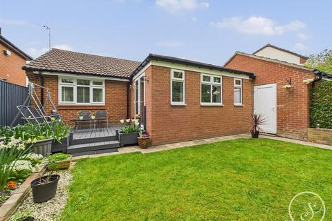 2 bedroom detached bungalow for sale, High Bank View, Leeds
