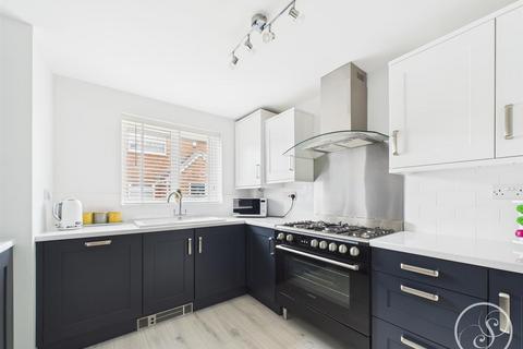 2 bedroom detached bungalow for sale, High Bank View, Leeds