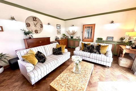 3 bedroom terraced house for sale, Longwood Road, Huddersfield
