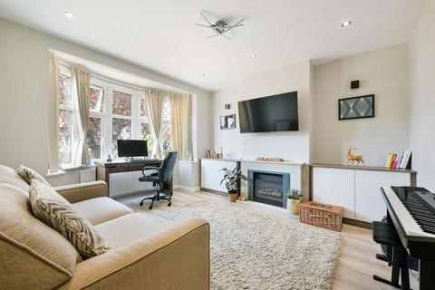 70 Bradstock Road, Epsom, KT17 2LQ