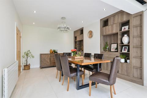 70 Bradstock Road, Epsom, KT17 2LQ