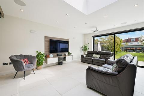 70 Bradstock Road, Epsom, KT17 2LQ