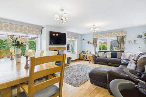 1 Fairfield Drive, Kinver, Stourbridge, DY7 6EW