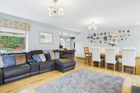1 Fairfield Drive, Kinver, Stourbridge, DY7 6EW