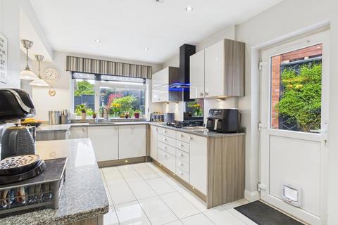 1 Fairfield Drive, Kinver, Stourbridge, DY7 6EW