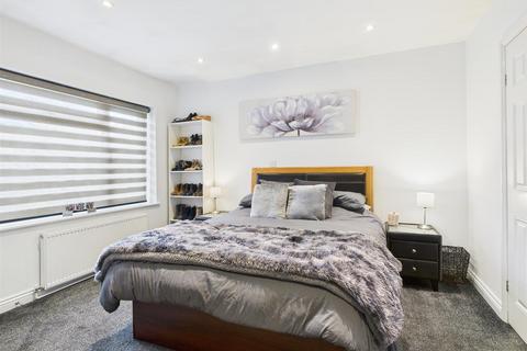 1 Fairfield Drive, Kinver, Stourbridge, DY7 6EW
