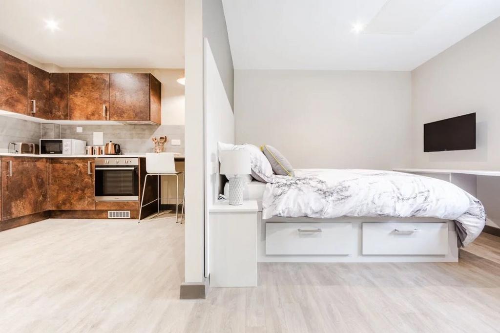 A spacious and contemporary living area featuri...