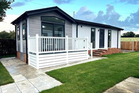 2 bedroom park home for sale, Abridge Park London Road, Romford RM4