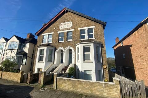 Flat C, 49 Ravensbourne Road, Bromley, BR1 1HW