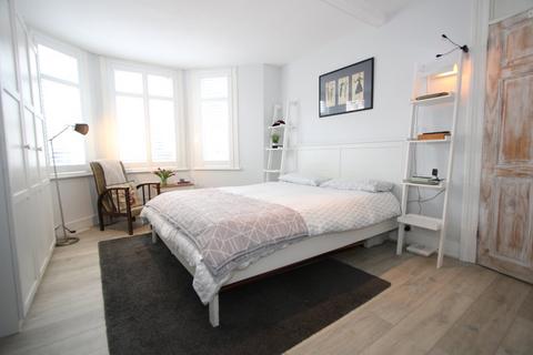 Flat C, 49 Ravensbourne Road, Bromley, BR1 1HW