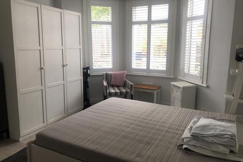 Flat C, 49 Ravensbourne Road, Bromley, BR1 1HW