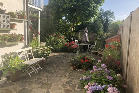 Flat C, 49 Ravensbourne Road, Bromley, BR1 1HW