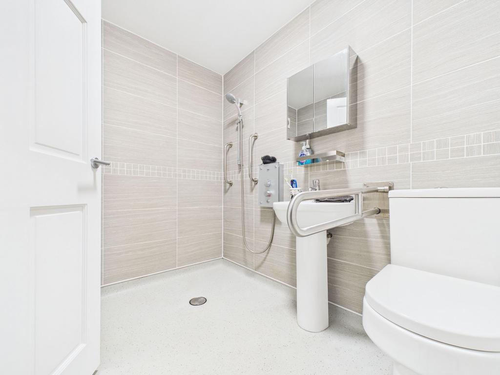 En-suite (Bedroom Four)