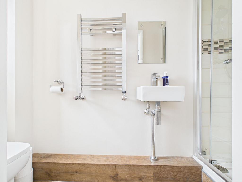 En-suite (Bedroom One)