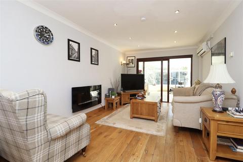 5 Grange Close, Full Sutton, York, YO41 1NZ