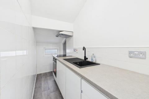 1 bedroom terraced bungalow to rent, St. Enochs Road, Bradford