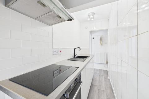 1 bedroom terraced bungalow to rent, St. Enochs Road, Bradford