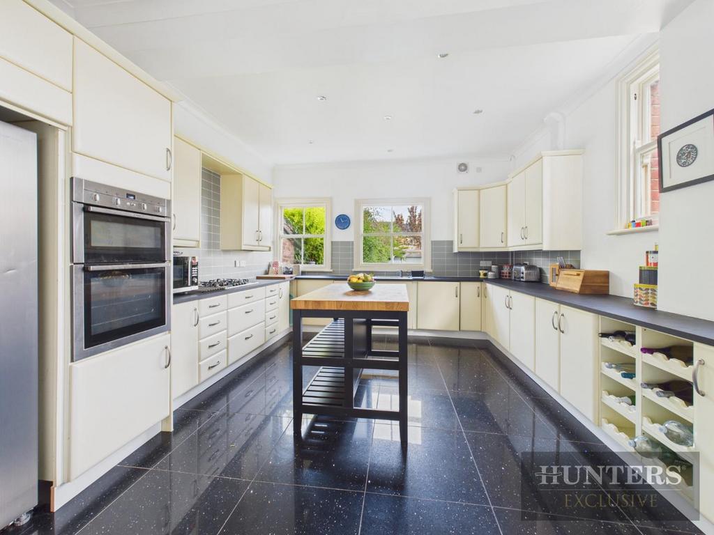 CAM05316 G0-PR0216-STILL005.jpg