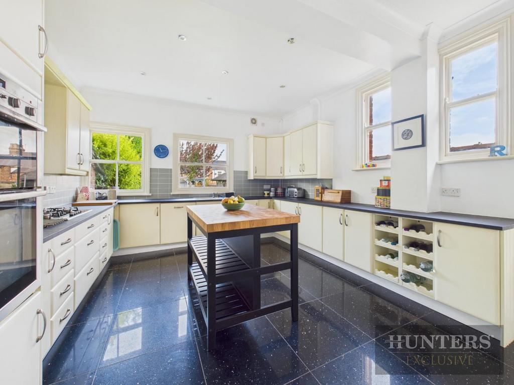 CAM05316 G0-PR0216-STILL006.jpg