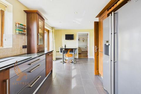 8 Lakeside View, Penistone, Sheffield, S36 7EX