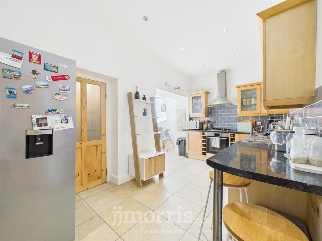 CAM02122 G0-PR0293-STILL008.jpg