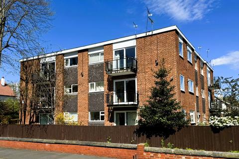 2 bedroom apartment for sale, Brentwood Court, North Parade, West Park, Leeds, West Yorkshire