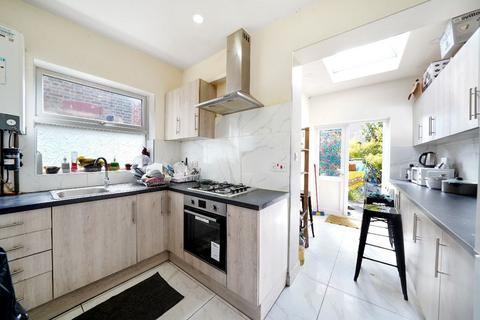 4 bedroom terraced house for sale, Ilford IG3
