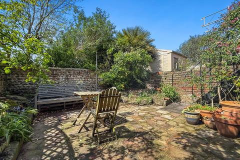 3 bedroom maisonette for sale