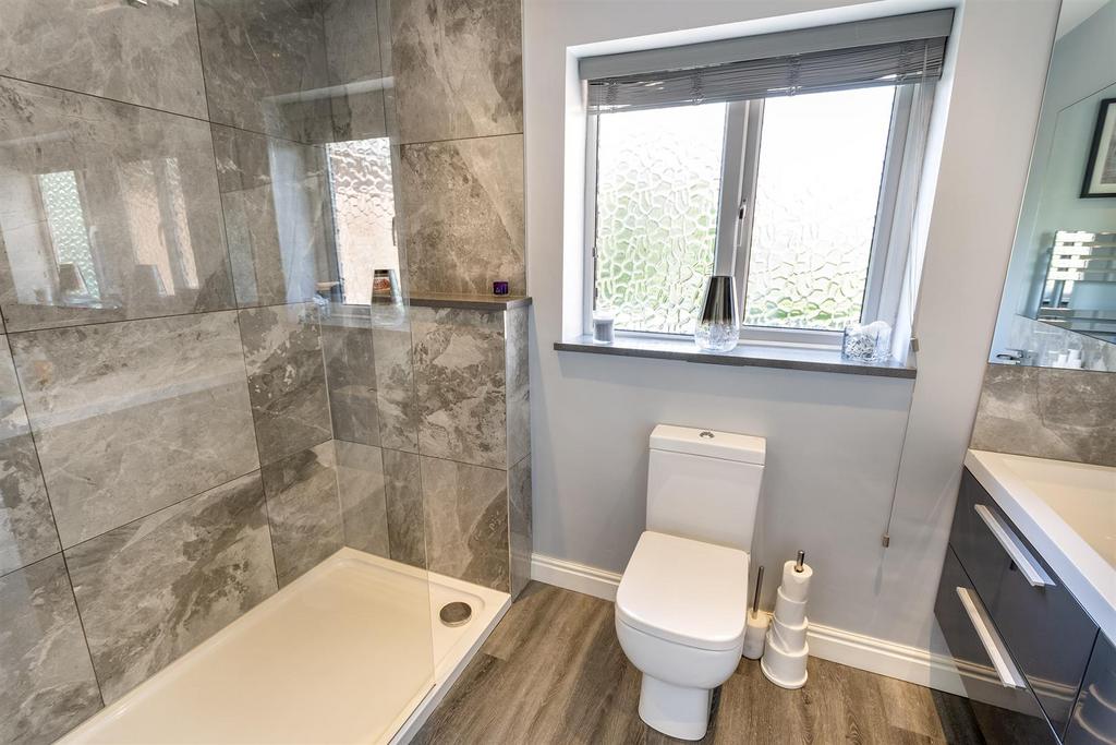 DSC 2420-Edit bathroom.JPG