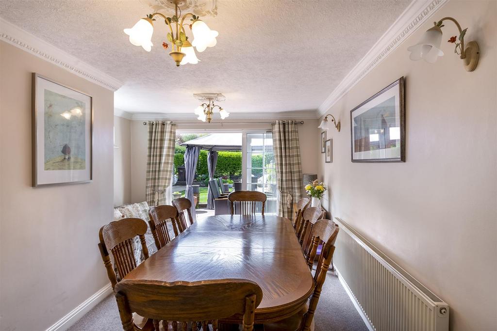 DSC 2399-Edit dining table.JPG