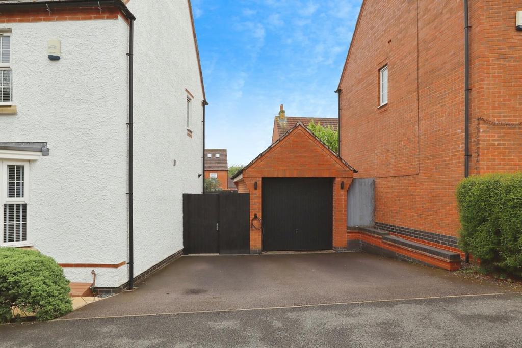 Garage/parking