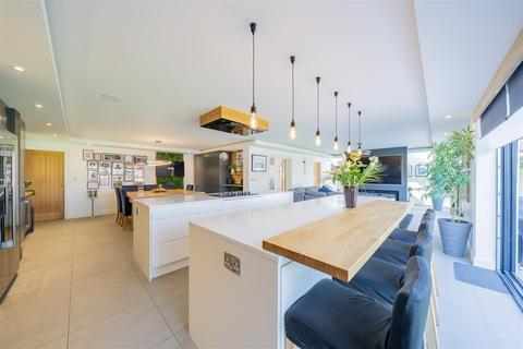 17 Sandham Grove, Wirral, CH60 1XN