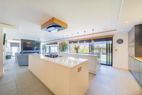 17 Sandham Grove, Wirral, CH60 1XN