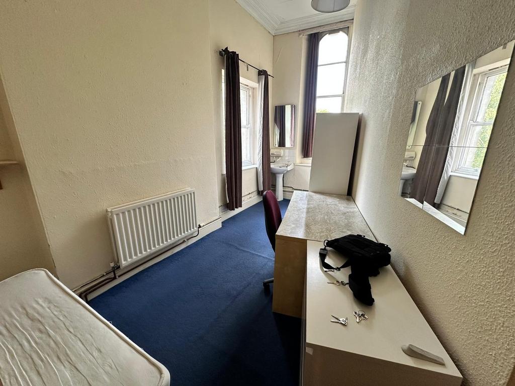 A spacious and well-lit double bedroom featurin...