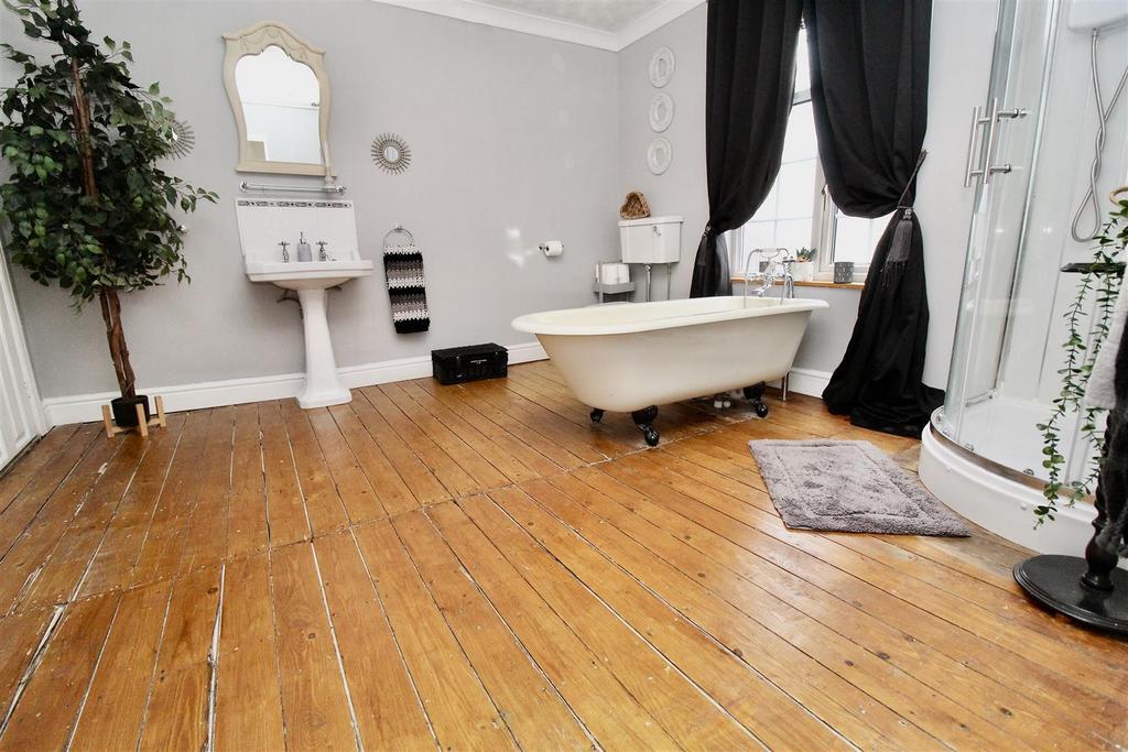 Main Bathroom
