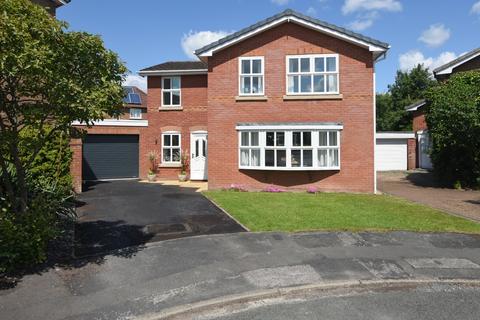 4 bedroom detached house for sale, Chapel Close, Comberbach