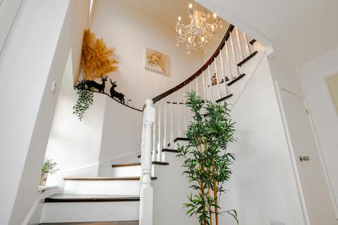 4 bedroom detached house for sale, Chapel Close, Comberbach