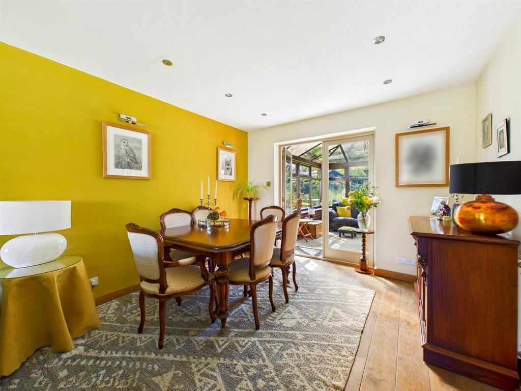 CAM01555 G0-PR0164-STILL009.jpg