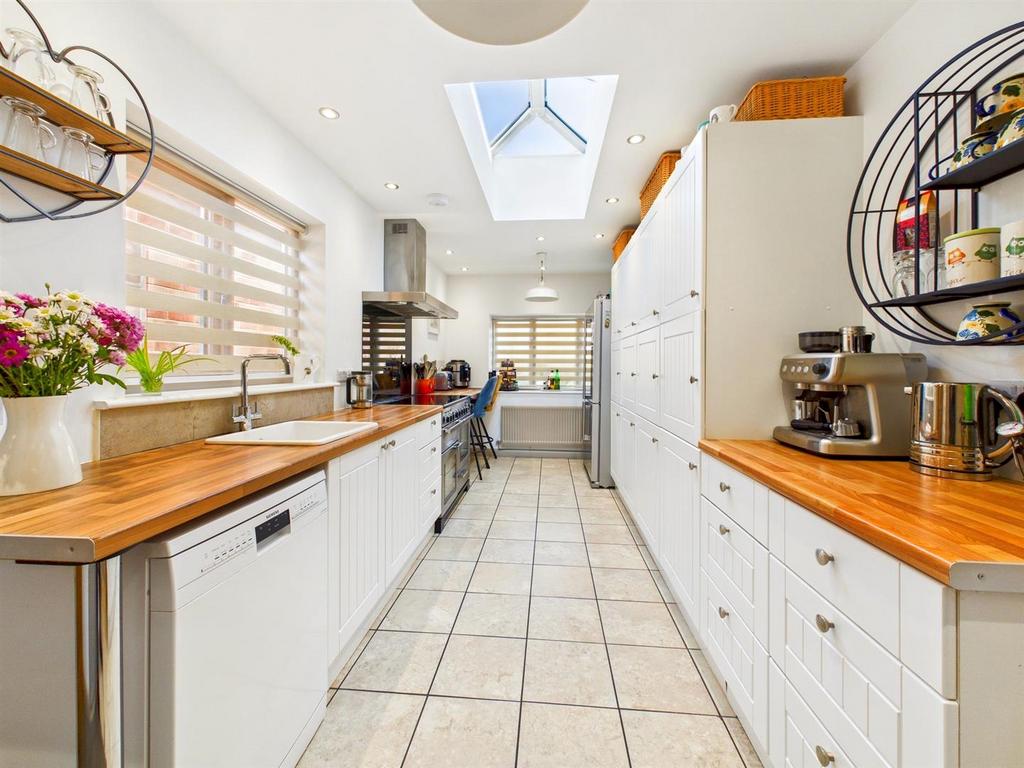 CAM01555 G0-PR0164-STILL018.jpg