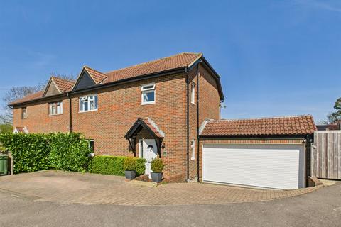 20 Pembury Close, Coulsdon, CR5 2QX