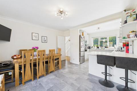 20 Pembury Close, Coulsdon, CR5 2QX