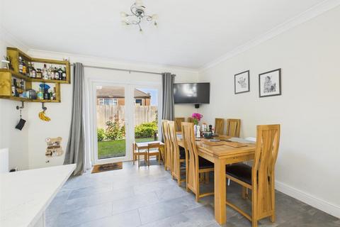 20 Pembury Close, Coulsdon, CR5 2QX